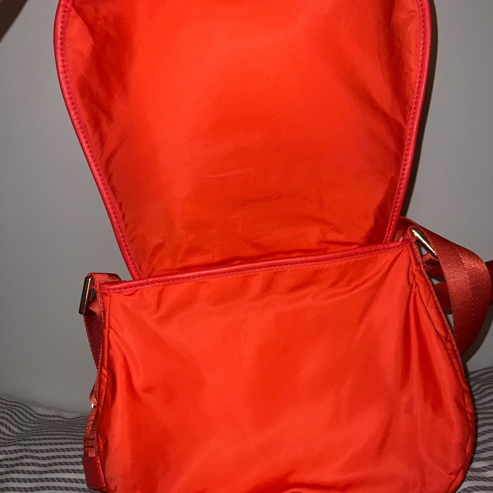 Tory Burch Red Crossbody Bag with Flap Design and Matching Strap - Picture 13 of 16